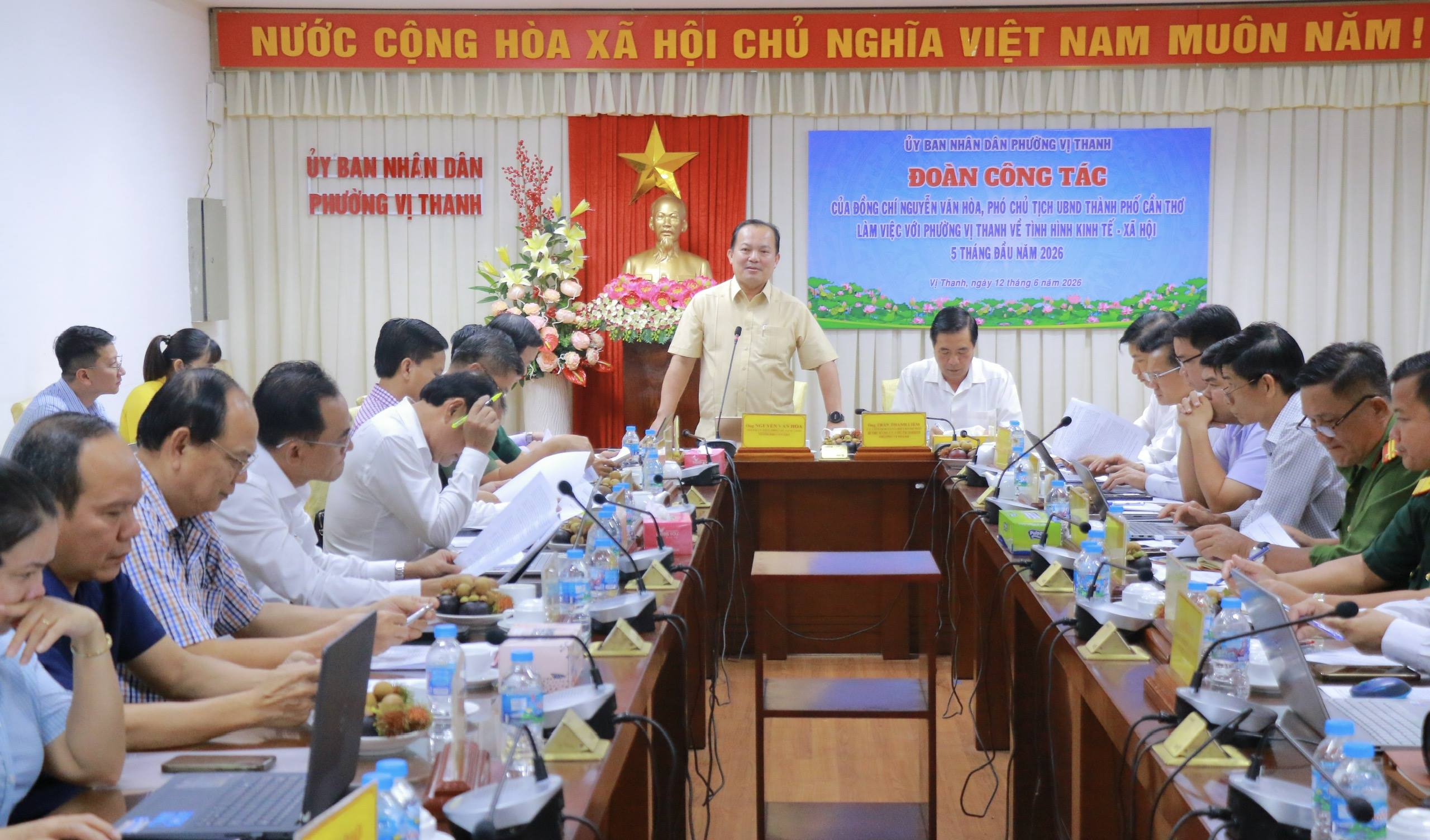 Phó Chủ tịch UBND thành phố Nguyễn Văn Hòa làm việc với phường Vị Thanh 